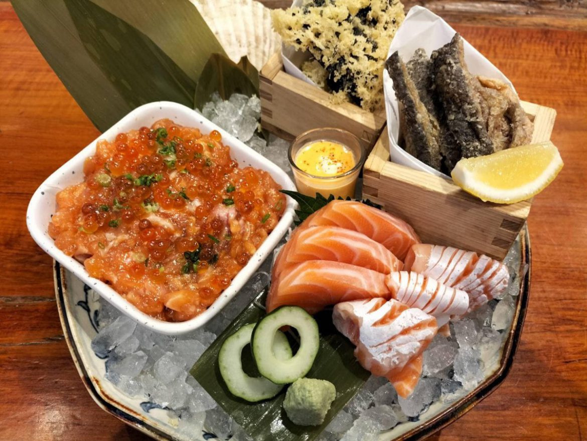 Sushi Hiro สาขาสามย่าน มิตรทาวน์ ชั้น 4  เสิร์ฟอาหารญี่ปุ่นสไตล์ดั้งเดิมและฟิวชั่นโดยเชฟเจ้าถิ่นและปลาหลายชนิดอิมพอร์ตจากแดนอาทิตย์อุทัย