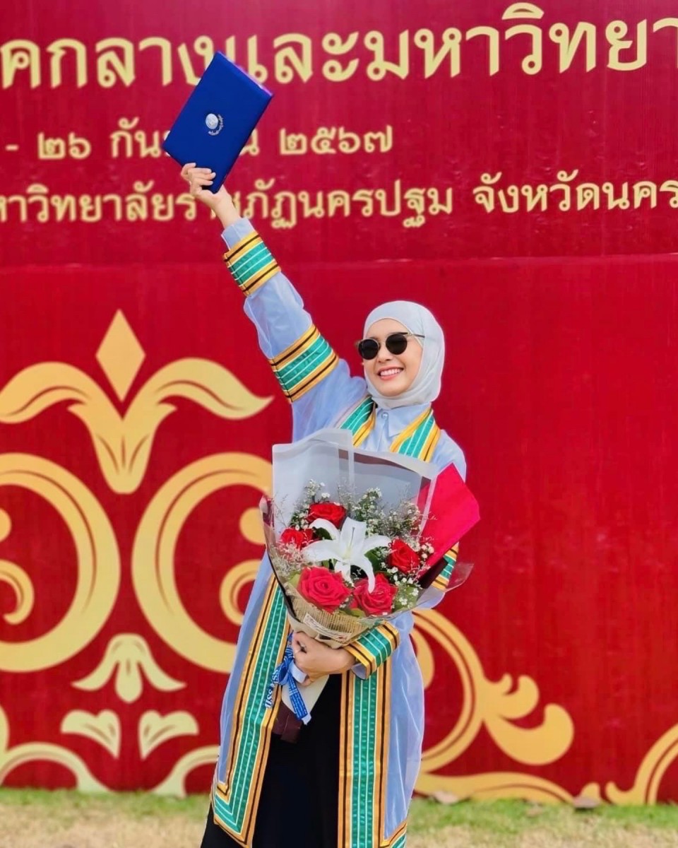 ดร.เปรมระพี พันหวังดียุกุล (ดร.ษา) เข้ารับพระราชทานปริญญาดุษฎีบัณฑิต สาขา การบริหารการพัฒนา ด้วยผลงานวิจัยระดับ Excellent และ เกรดเฉลี่ย 4.00