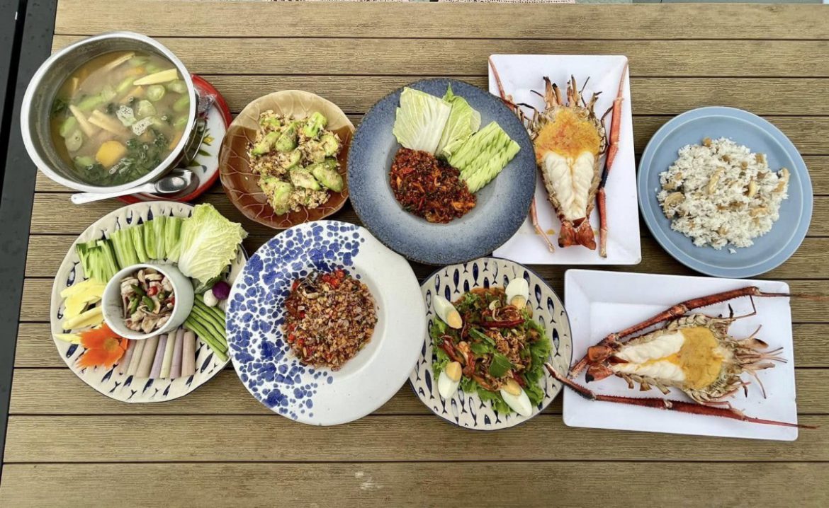 พาไปกินอาหารไทยสูตรบ้านๆของชาวนนทบุรีและกุ้งเผาตัวใหญ่ บนเรือทรงไทย @ท่าน้ำขวัญ กุ้งเผา ริเวอร์วิว นนทบุรี ซอย 7