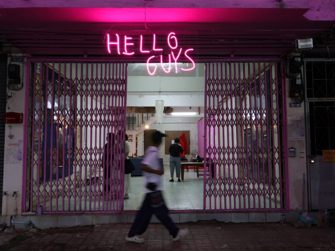 ศิลปินกลุ่ม un.thai.tled จัดงานศิลปะสะท้อนชีวิตหญิงไทยในเยอรมนี สนับสนุนโดยสถาบันเกอเธ่ ประเทศไทย บนเวที Thailand Biennale Phuket 2025