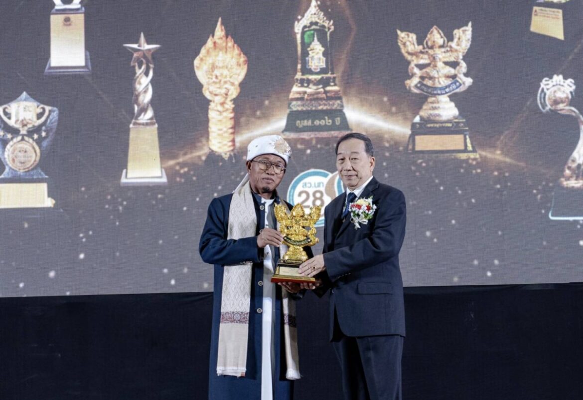 “ผศ.ดร.อะห์มัด อีสัน” รับรางวัลคนดีเด่นแห่งปี 2569 พร้อมโรงเรียนอะมาดิยะห์มูลนิธิ คว้ารางวัลสถาบันการศึกษาดีเด่นระดับประเทศ