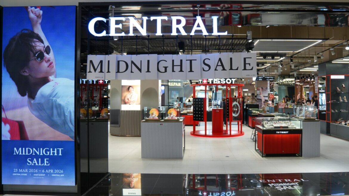 ช้อปสนุกยิ่งกว่าเคย! “CENTRAL MIDNIGHT SALE : BAG UP YOUR SUMMER” เมื่อถุงช้อปปิ้งจากห้างเซ็นทรัล ไม่ได้มีไว้เพียงใส่สินค้า แต่เป็นพื้นที่ของประสบการณ์ช้อป ที่คัดสรรไอเทมแบรนด์ดังอย่างดีที่สุด สะท้อนรสนิยม และสไตล์ในแบบฉบับของคุณ