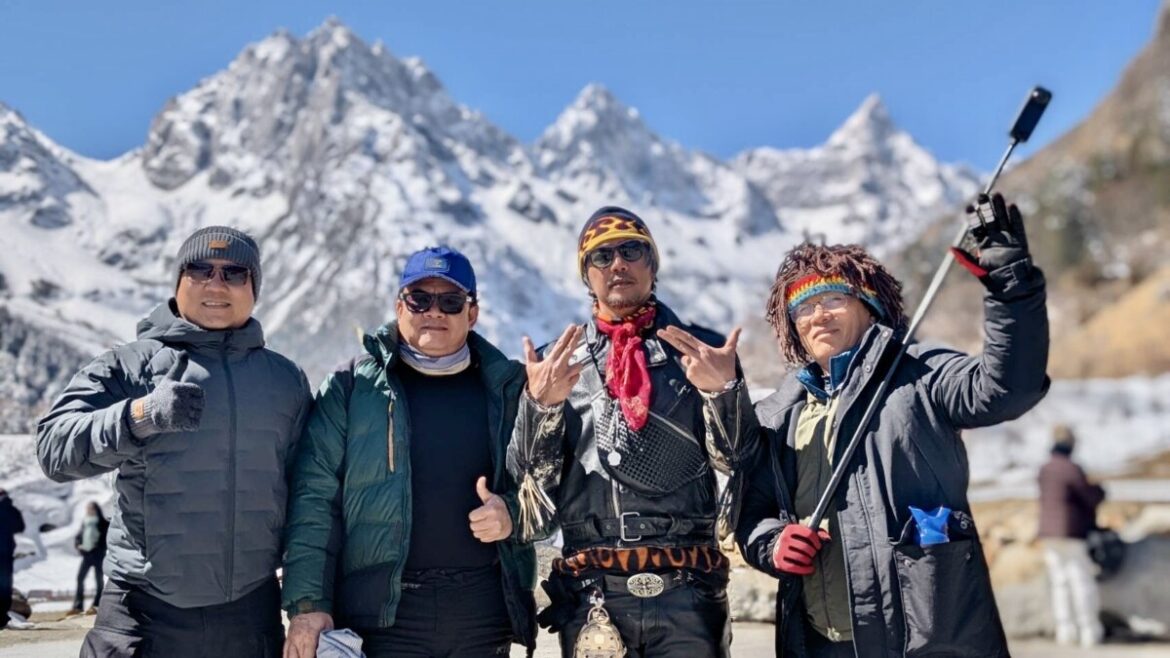 ทริปขี่พิชิตเส้นทางหิมะดินแดนมังกรด้วยระยะทางทั้งหมดกว่า 5,000 กิโล โดยใช้ระยะเวลาในการเดินทางทั้งหมด15วันกับเหล่าจอมยุทธ์ที่มาจากทั่วทุกทิศแต่มารวมตัวกันเพื่อจะขี่ไปพิชิตเส้นทางนี้ด้วยกัน